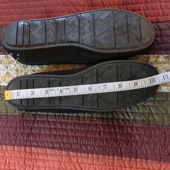 MINNETONKA* black suede leather moccasin flats stud detailing rubber sole 9.5 - Picture 9 of 12